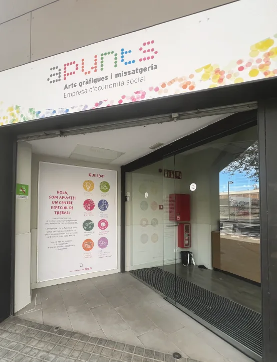 Entrada de la botiga d Apunts al carrer Perú de Barcelona