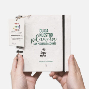 Libreta cuadrada con goma y portada de papel de semillas